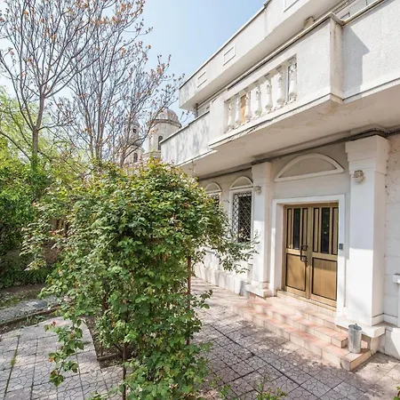 Center Appartement Boekarest