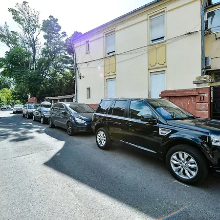 Center - Shabbat Friendly